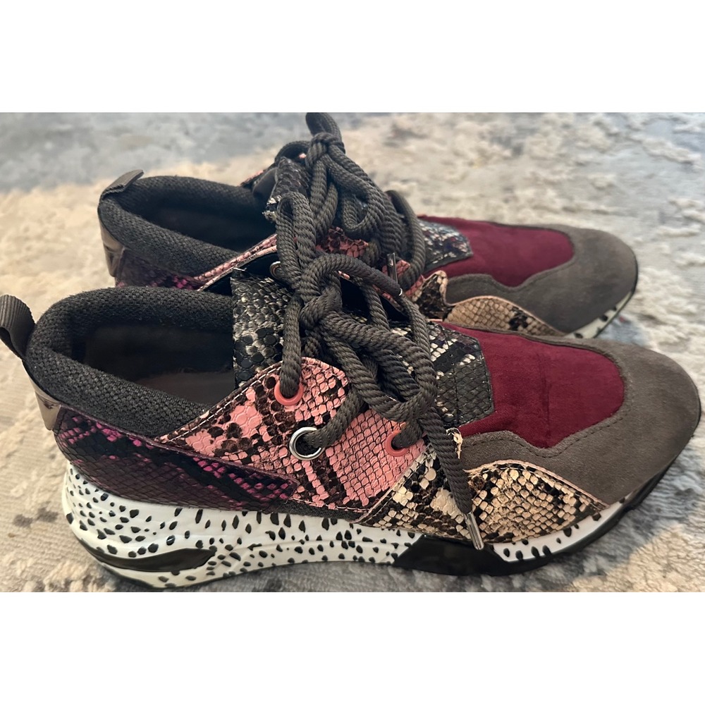 Steve Madden Women's Sneakers Snake Print Burgundy Gray Lace Up Sole Size 7‎